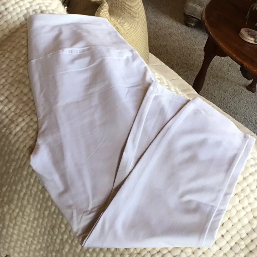 NWOT Chico’s Zenergy White Leggings - Picture 3 of 5